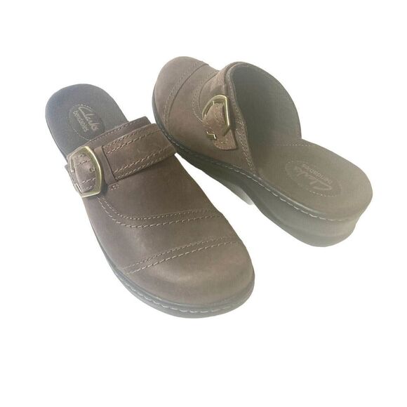 Clarks bendables Women 9M Brown Leather Slip On Buckle Shoe Casual Comfort Mules - Picture 1 of 12